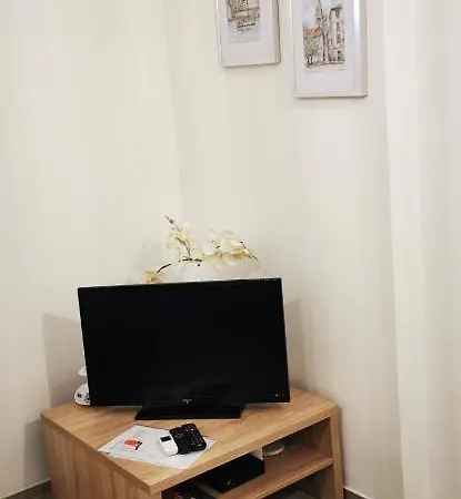 Street Apartments&room 3*