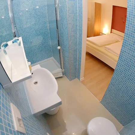 Street Apartments&room 3*