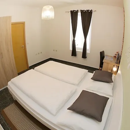 Street Apartments&room Zadar