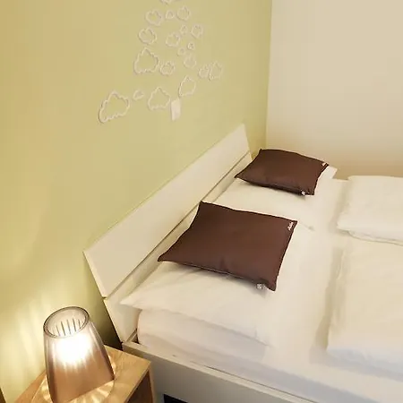 Street Apartments&room 3*