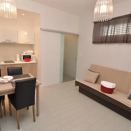 Street Apartments&room Zadar