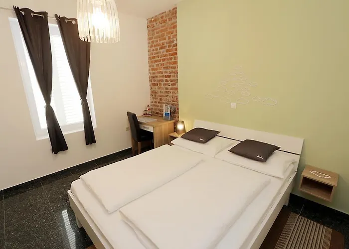 Street And Guest house Zadar