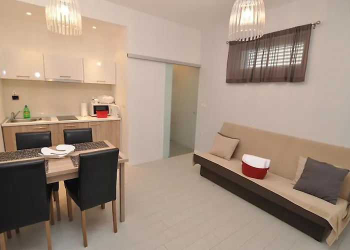 Street And زادار